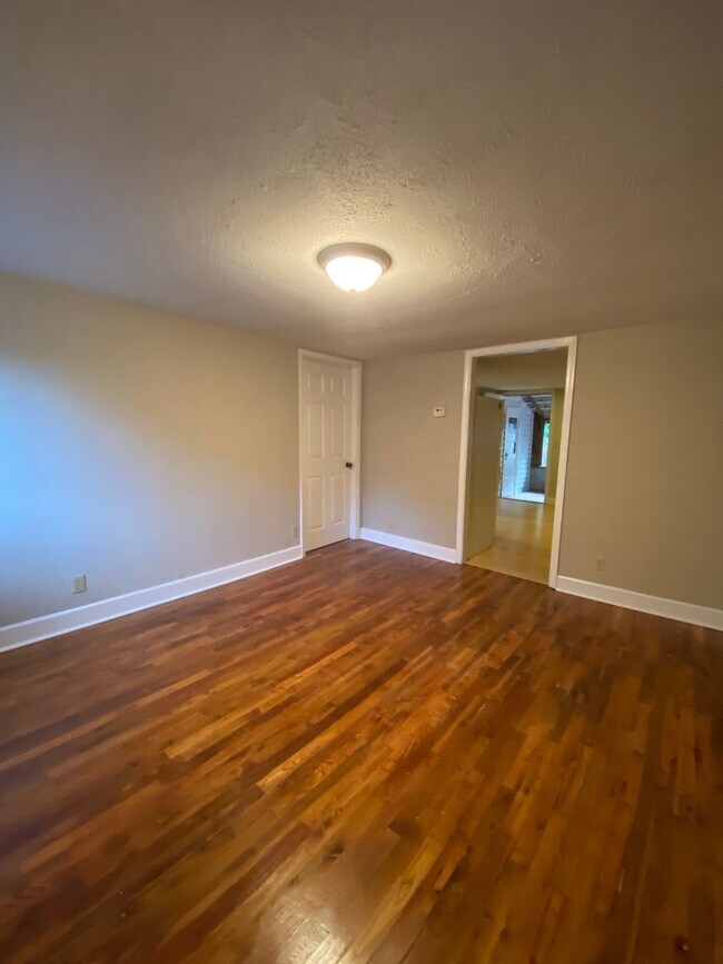 Photo - Charming 3-Bedroom, 2-Bath House with Detached Garage on west side of Athens, GA - PRE-LEASE FOR ...