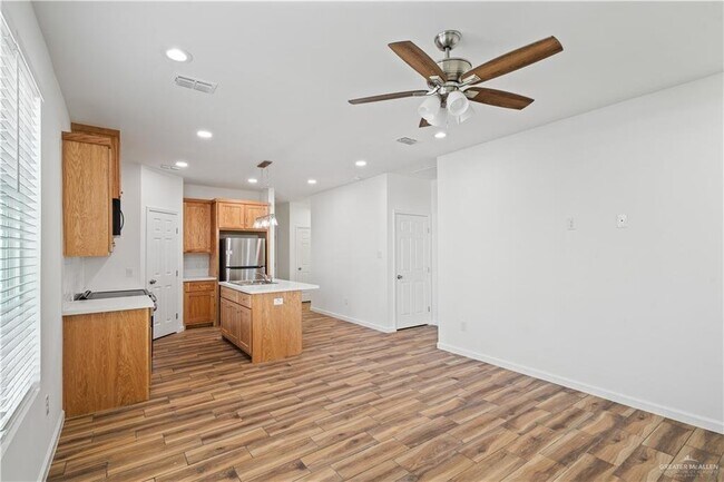 Building Photo - 2108 E San Andrea St