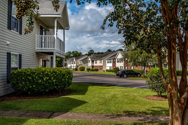 Devon Pointe Apartments and Townhomes