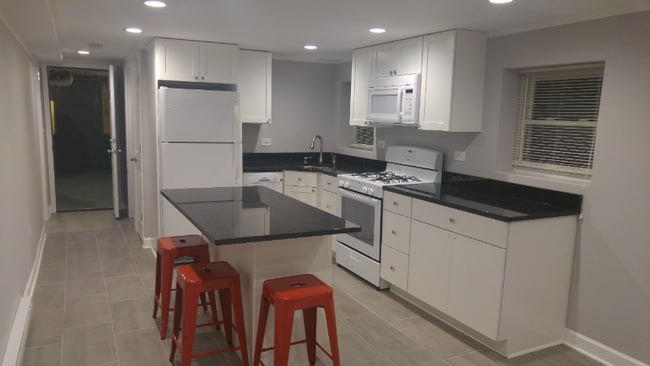 Building Photo - 4019 W Barry Ave Unit G Rental