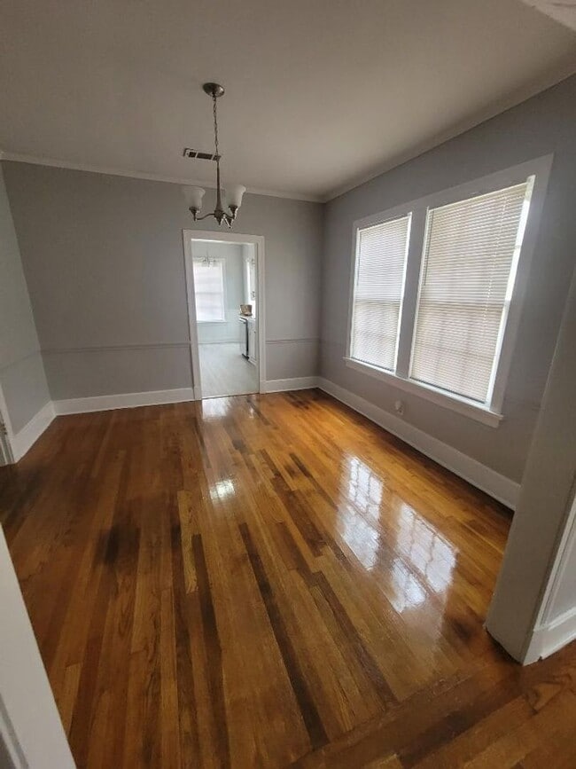 Photo - 103 E Robinson Pl
