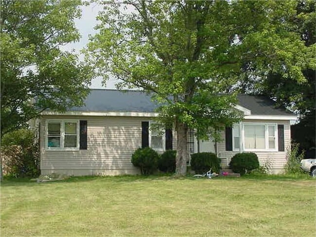 Building Photo - COMING SOON! Renovated 3 BR, 2 Bath House!...