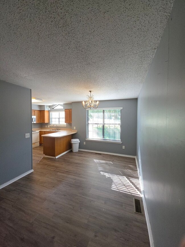 Photo - 408 Austin Cir