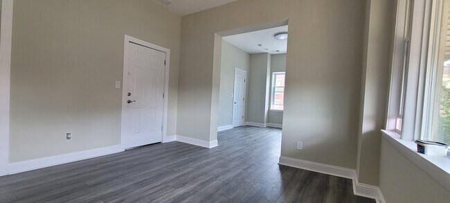 DINING/LIVING RM - 2306 S Oakley Ave Unit 2