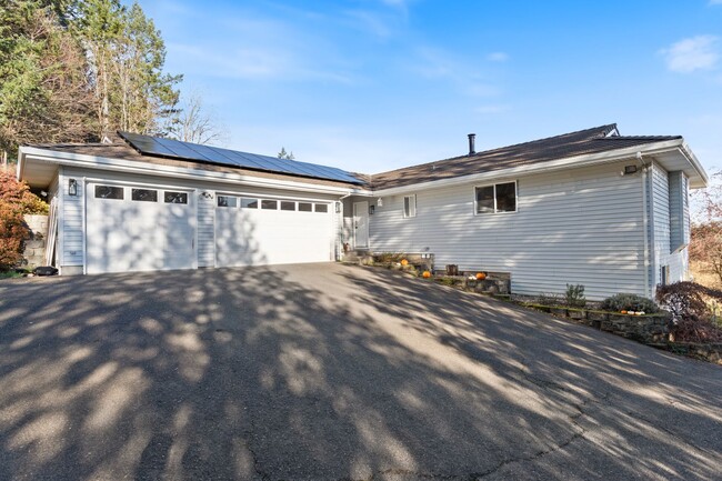 Country Living: Serene 4-Bedroom Retreat o... - Country Living: Serene 4-Bedroom Retreat o... House