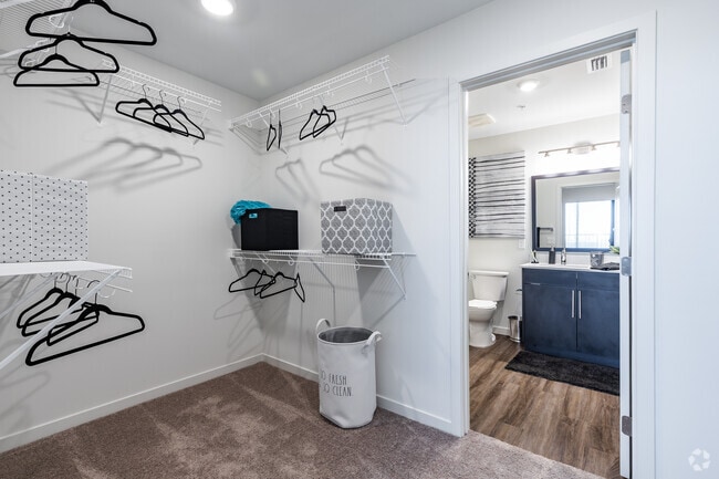1 BR, 1 BA - 720SF