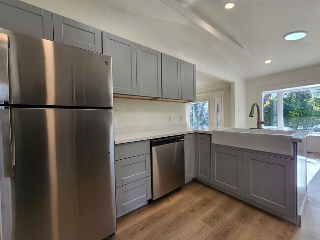 Photo - 715 Boyes Blvd Unit #A