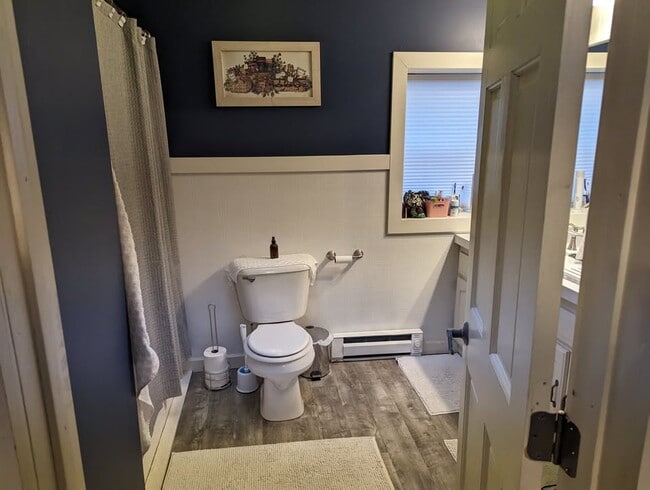 Photo - 105 S Main St