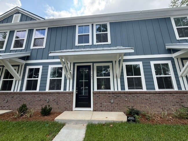 Building Photo - 3 Bedroom 2.5 Bathroom Townhouse in Windward Village - Summerville