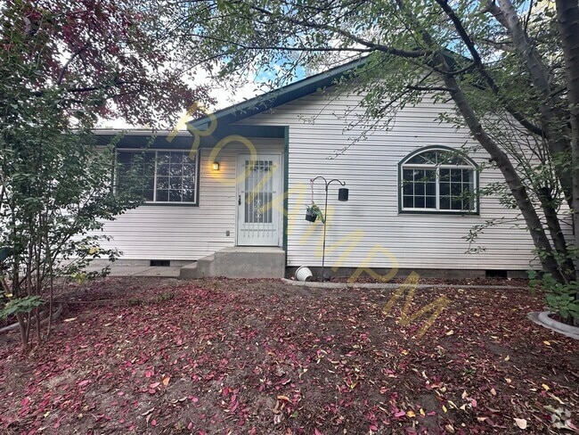 Building Photo - 180 E Lake St Unit D Rental