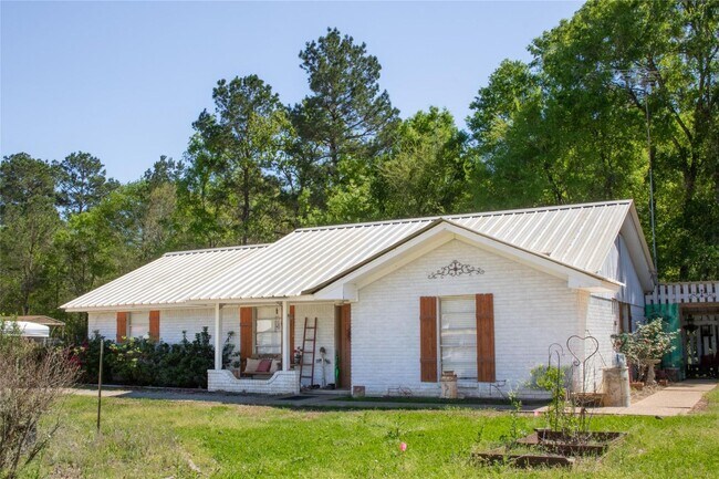 Building Photo - 13040 Hwy 105 E Rental