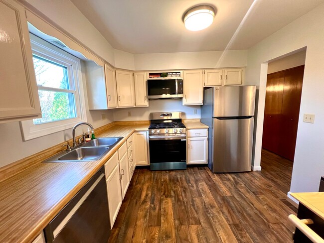 Photo - Apple Hill Community - 3 Bedroom 2 Bathroom - Beautiful Home for Rent!