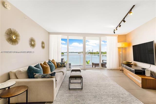 Photo - 9821 E Bay Harbor Dr Unit 503