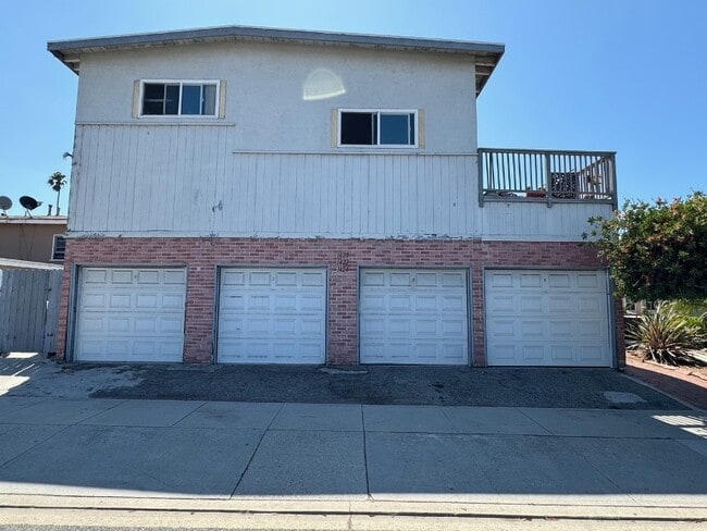 Building Photo - 1422 Manhattan Beach Blvd Unit 1422