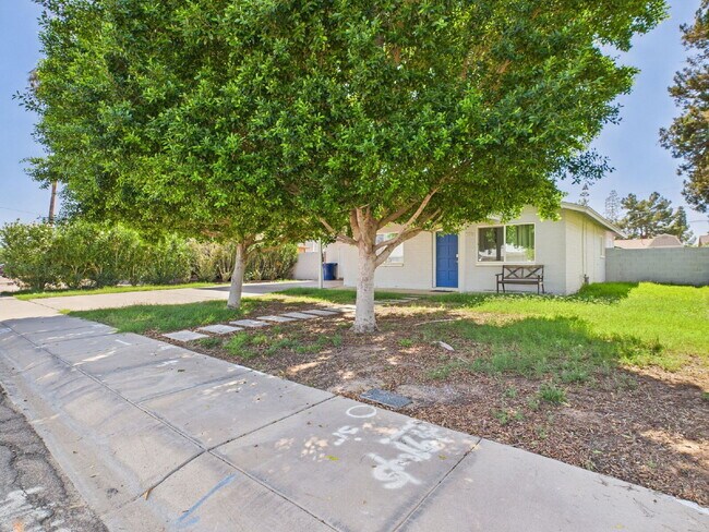 Photo - Tempe Gem - Fully furnished with a pool