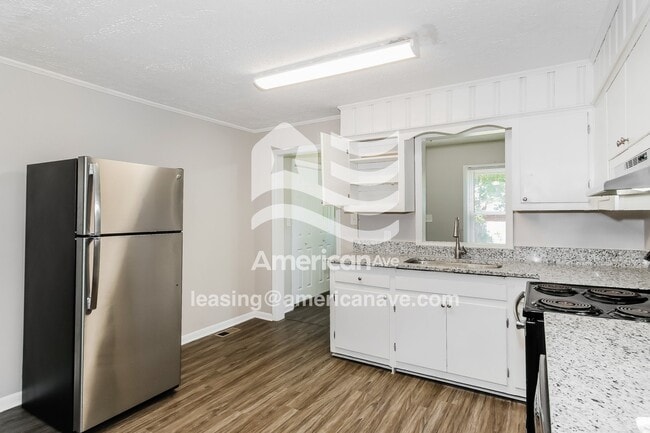 Photo - 2210 Tudor Dr