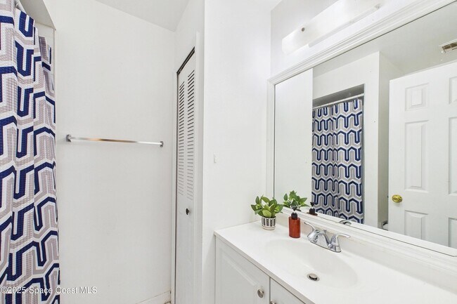 Photo - 3021 Sir Hamilton Cir Unit 11