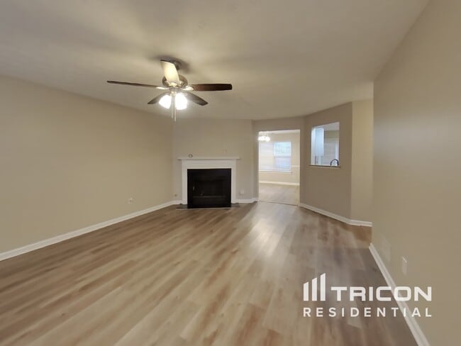 Photo - 2492 Feathertree Ln