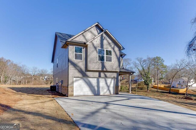 Photo - 585 Clayton St