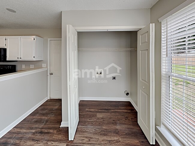 Photo - 1020 Ridgefield Cir