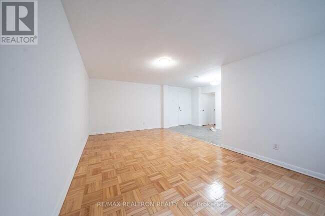 Photo - 77 Erskine Ave Unit M7