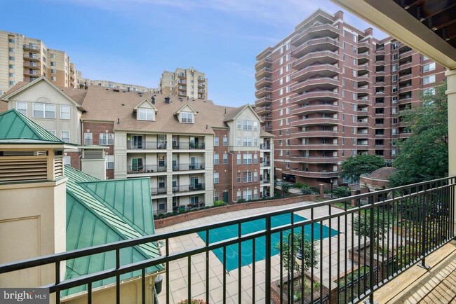 1321 N Adams Ct Unit 305