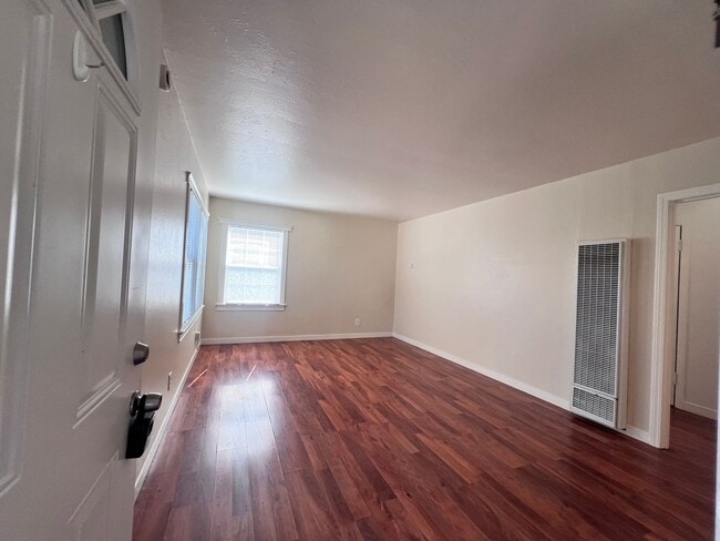 Photo - BRIGHT & SPACIOUS 1 BEDROOM/1 BATH AVAILABLE TO RENT IN HAYWARD!!!!