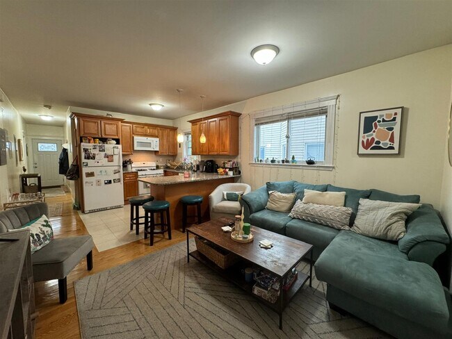 Building Photo - 29 Belknap St Unit 1