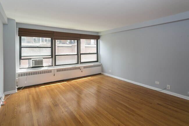 Photo - 4180 N Marine Dr Unit 403