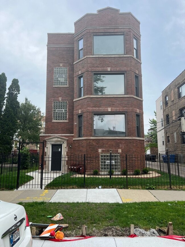 Building Photo - 8445 S Ingleside Ave