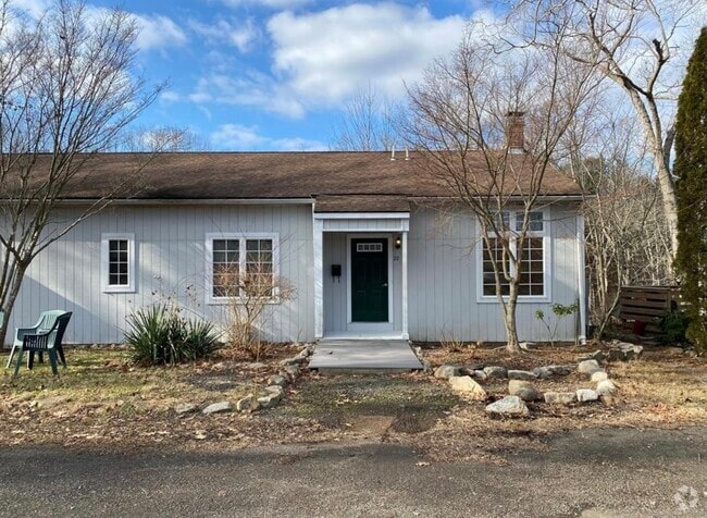 Building Photo - 70 Hubbard Rd Rental