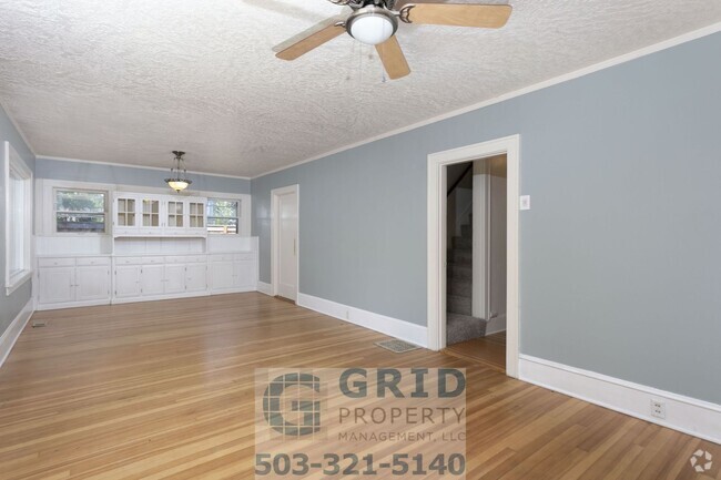 Building Photo - 4+ Bedroom, 2 Bath Craftsman Bungalow Avai... Rental