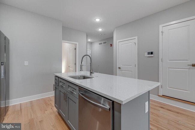 Building Photo - 2113 Master St