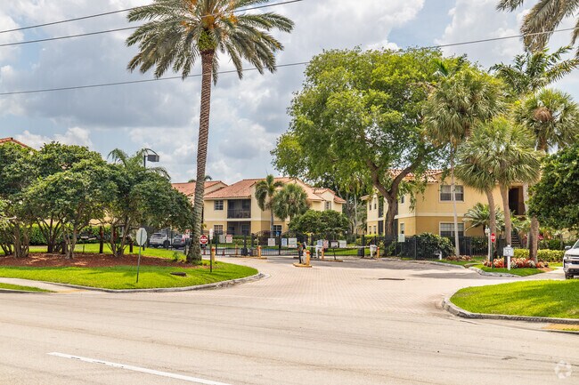 Photo - Royal Poinciana Condominium