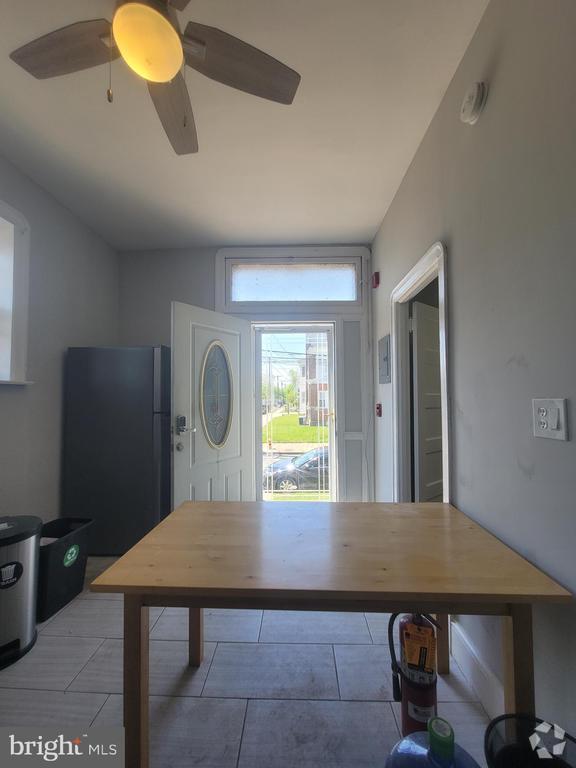 Building Photo - 551-53 Hellerman St Rental