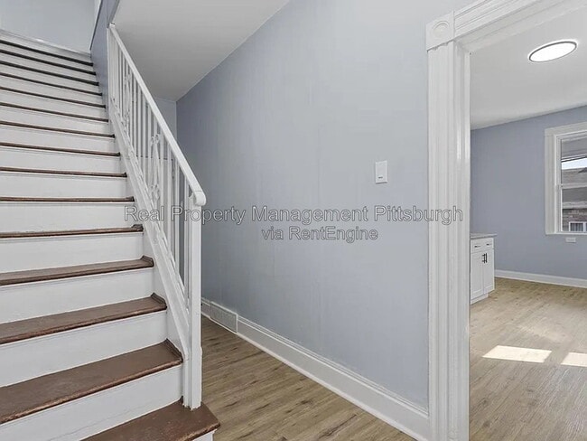 Photo - 2721 Cobden St Unit 1