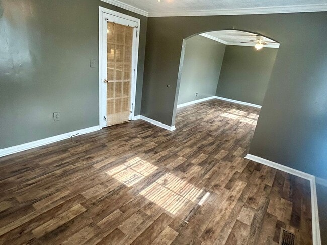 Photo - 4 Bedroom and 2 bathroom Brick Home