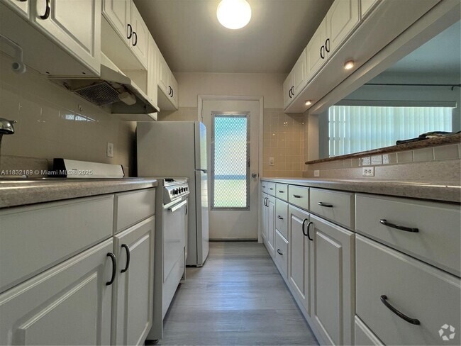 Building Photo - 1431 S 14th Ave Unit 109 Rental
