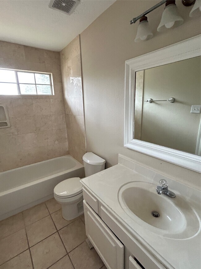 Photo - 8806 Edenbridge St