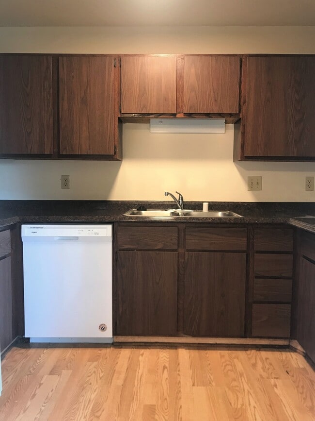 Building Photo - 2355 Chalet Gardens Rd