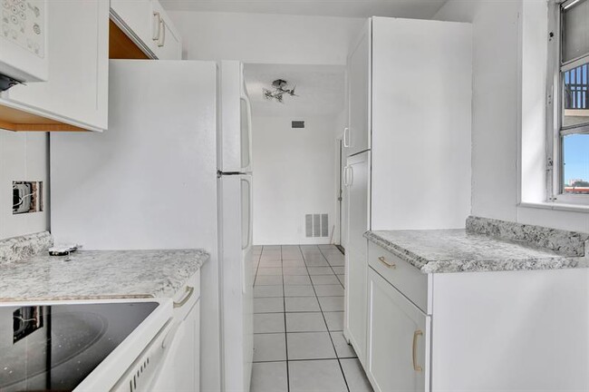 Photo - 2350 NE 14th Street Causeway Unit 611