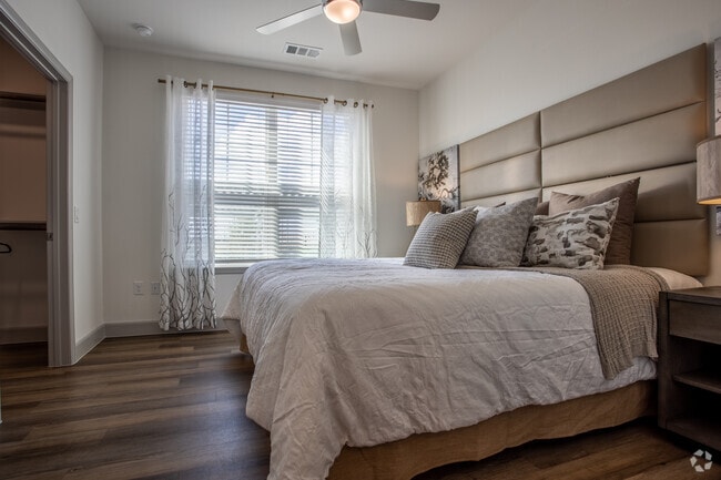 2 BR, 2 BA - 1322 SF