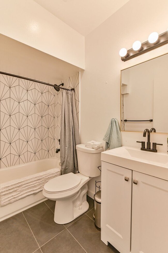 Photo - Beautiful 1 bed 1 bath apartment AVAILABLE NOW