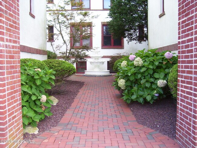218 2nd Ave Unit 105E