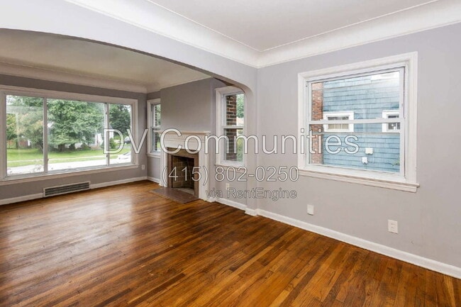 Photo - 915 Clarence Rd