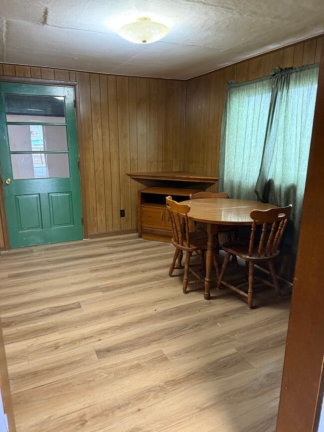 Photo - 355 Locust St