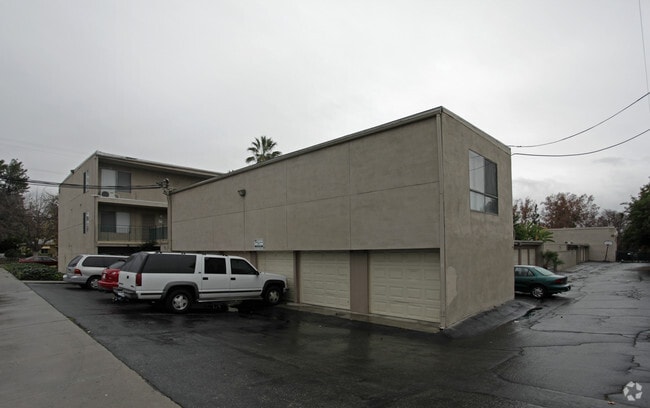 Vine Ave Apts