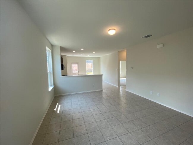 Photo - 204 Nettletree Dr