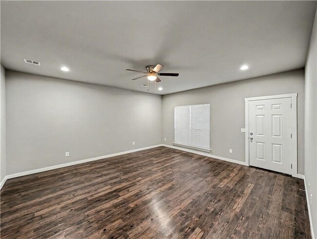 Photo - 862 Oakwood Ct