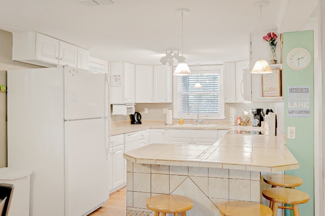 Photo - 3745 Holmes Creek Rd